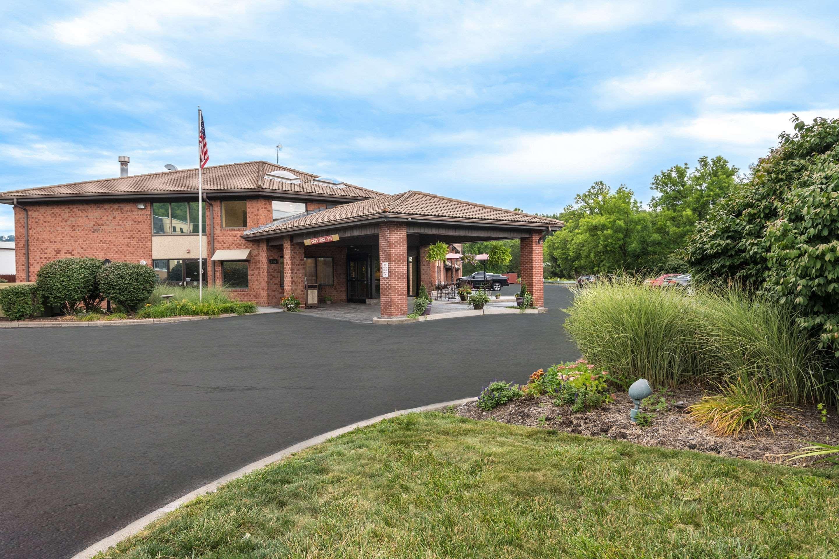 Quality Inn Ithaca - University Area Exterior photo