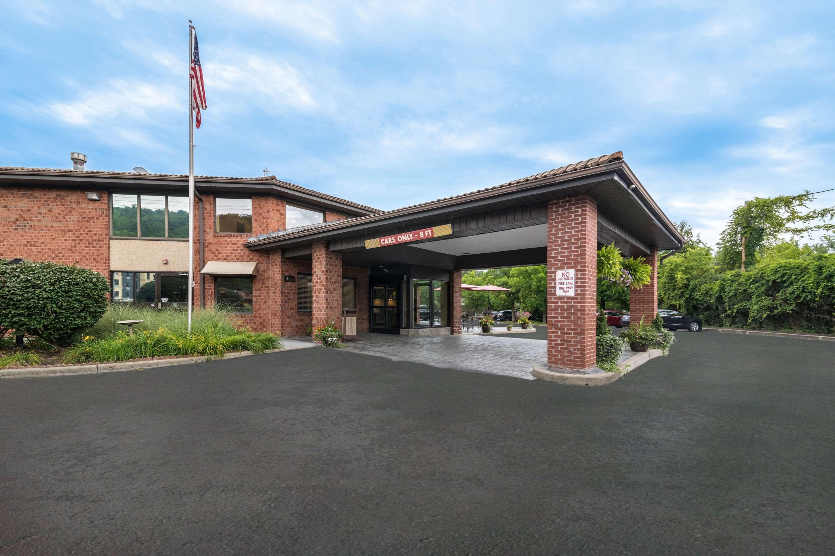 Quality Inn Ithaca - University Area Exterior photo