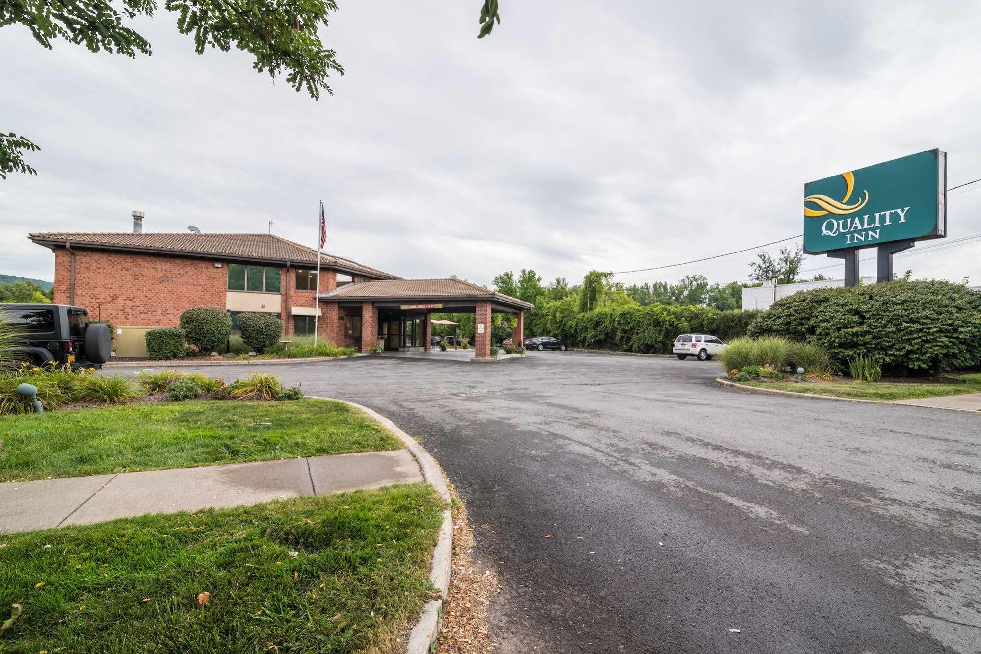 Quality Inn Ithaca - University Area Exterior photo