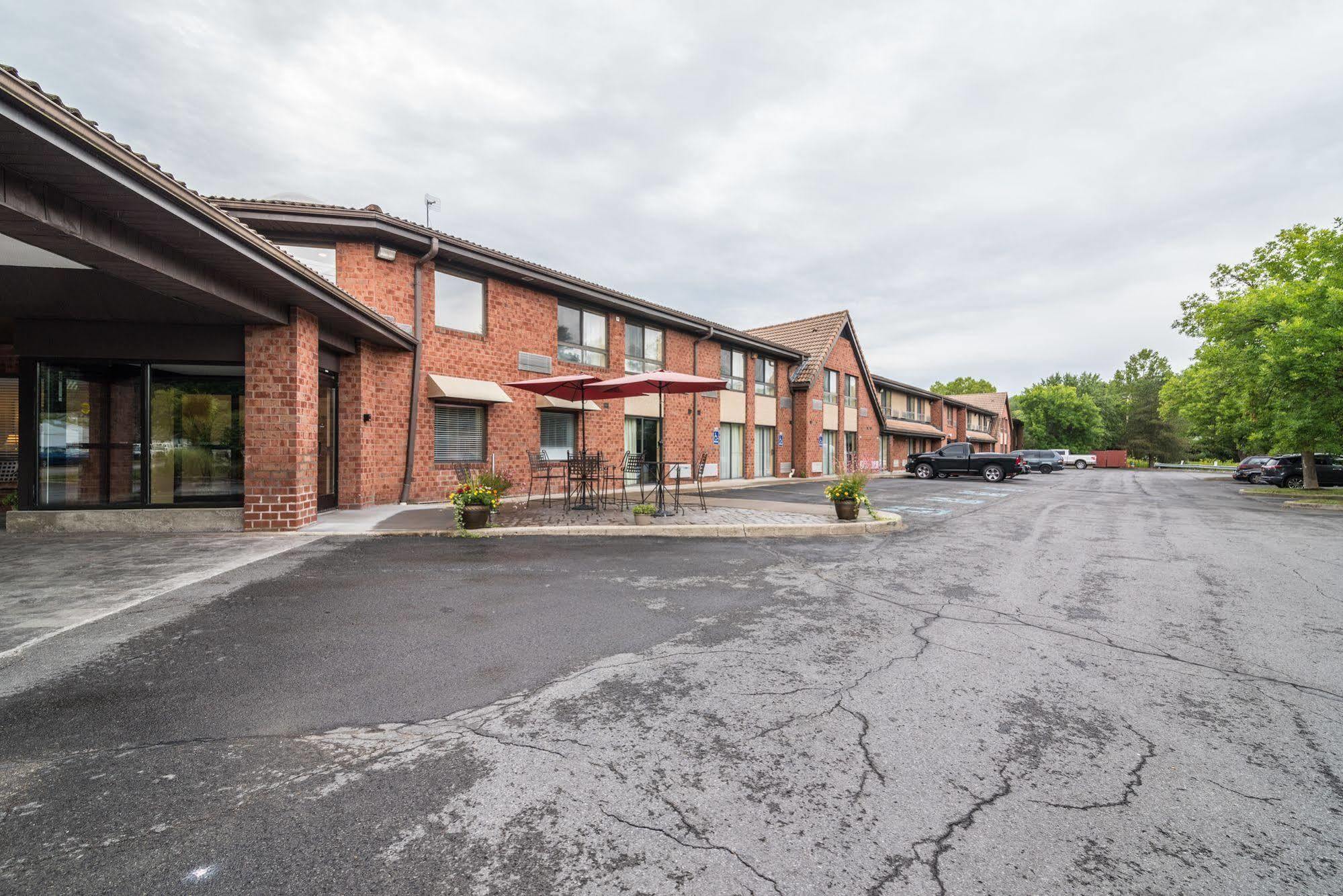Quality Inn Ithaca - University Area Exterior photo